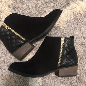 Girls size 4 Steve Madden ankle boots